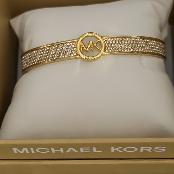 Michael Kors hinged gold bangle. - Picture 1 of 5